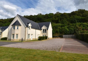 Conaglen, 2 Bedroom Lochside Flat